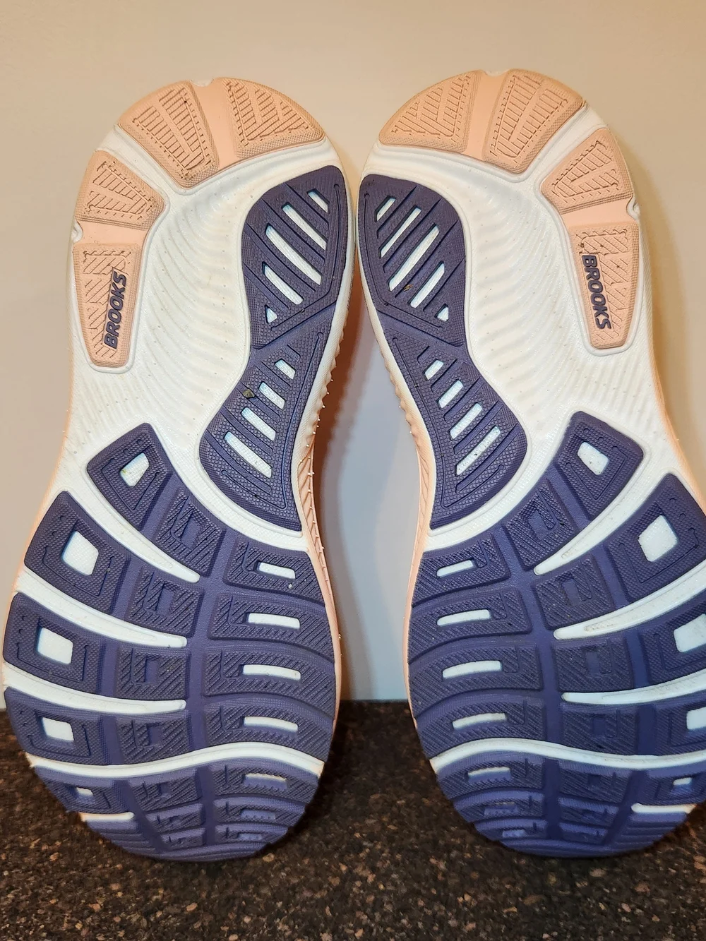 Brooks Ghost 18 Running Shoes Womens Size 9